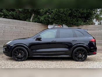 Used Porsche Cayenne 2010 for sale - 76313977: Photo 2
