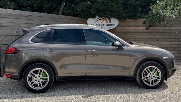 Used Porsche Cayenne 2013 for sale - 75664455: Photo 3