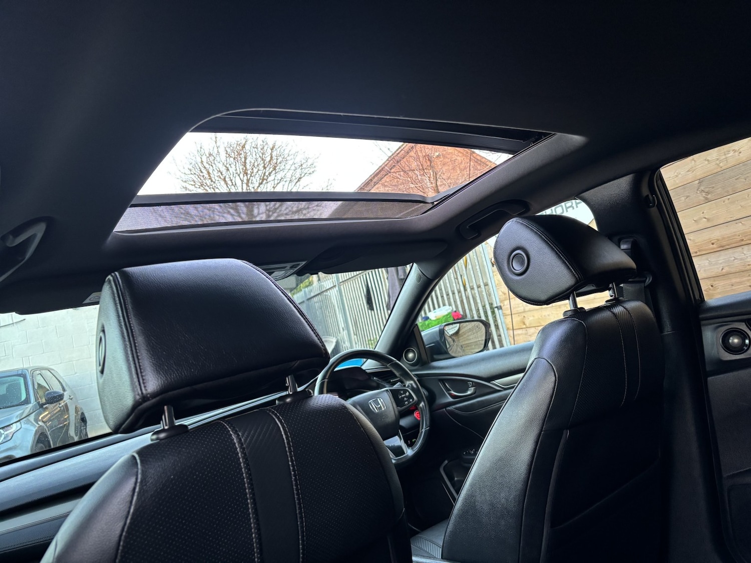 Used Honda Civic 2017 for sale - 76699296: Photo 16