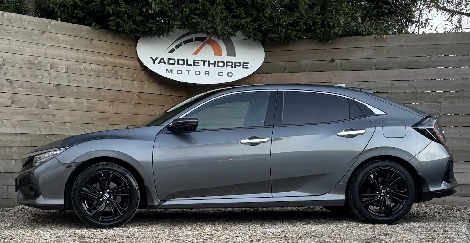 Used Honda Civic 2017 for sale - 76699296: Photo 2