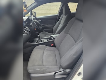 Used Toyota C-HR 2017 for sale - 78286116: Photo