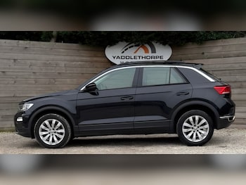 Used Volkswagen T-Roc 2018 for sale - 77603332: Photo