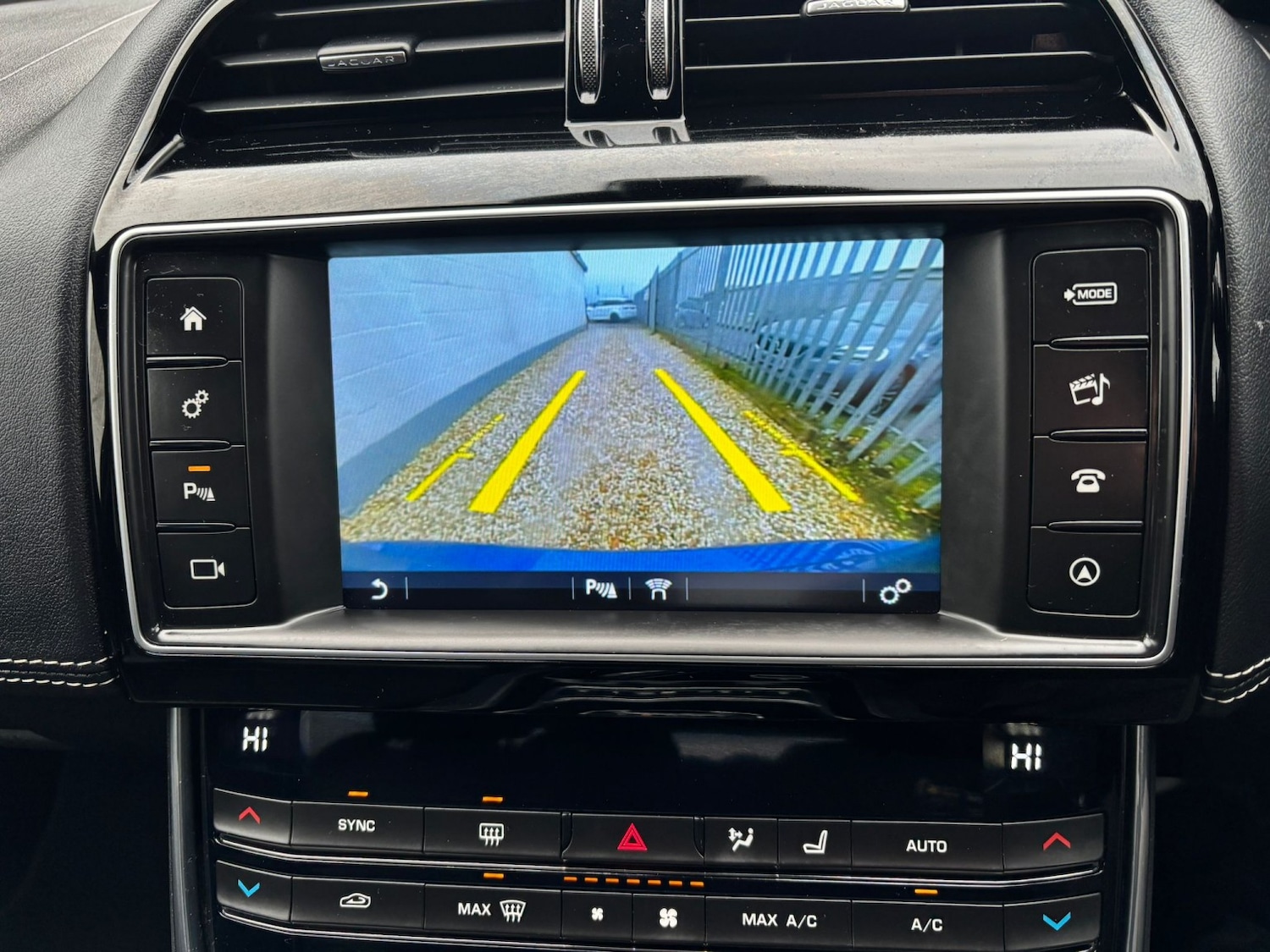 Used Jaguar XE 2016 for sale - 76670767: Photo 11