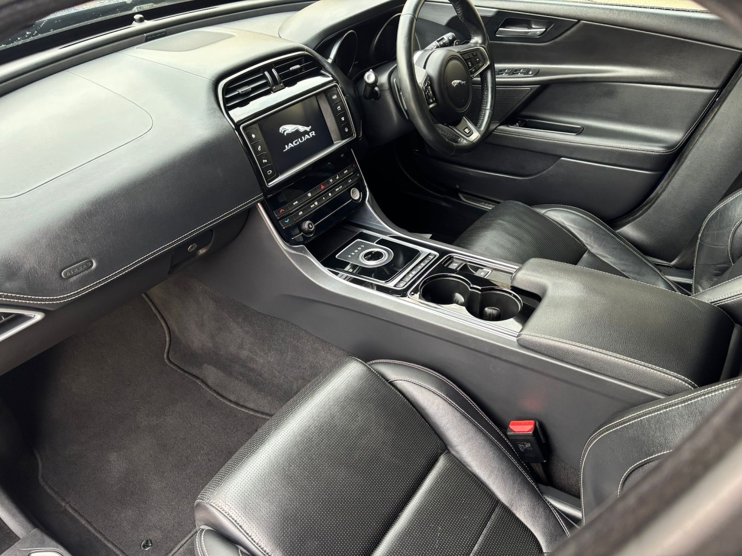 Used Jaguar XE 2016 for sale - 76670767: Photo 14