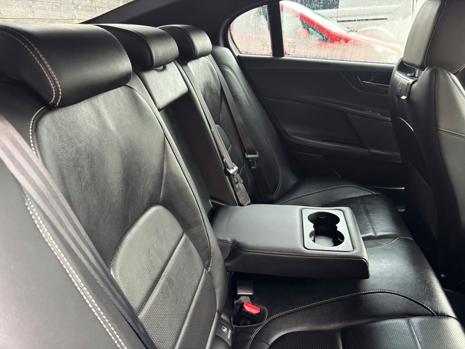 Used Jaguar XE 2016 for sale - 76670767: Photo 2