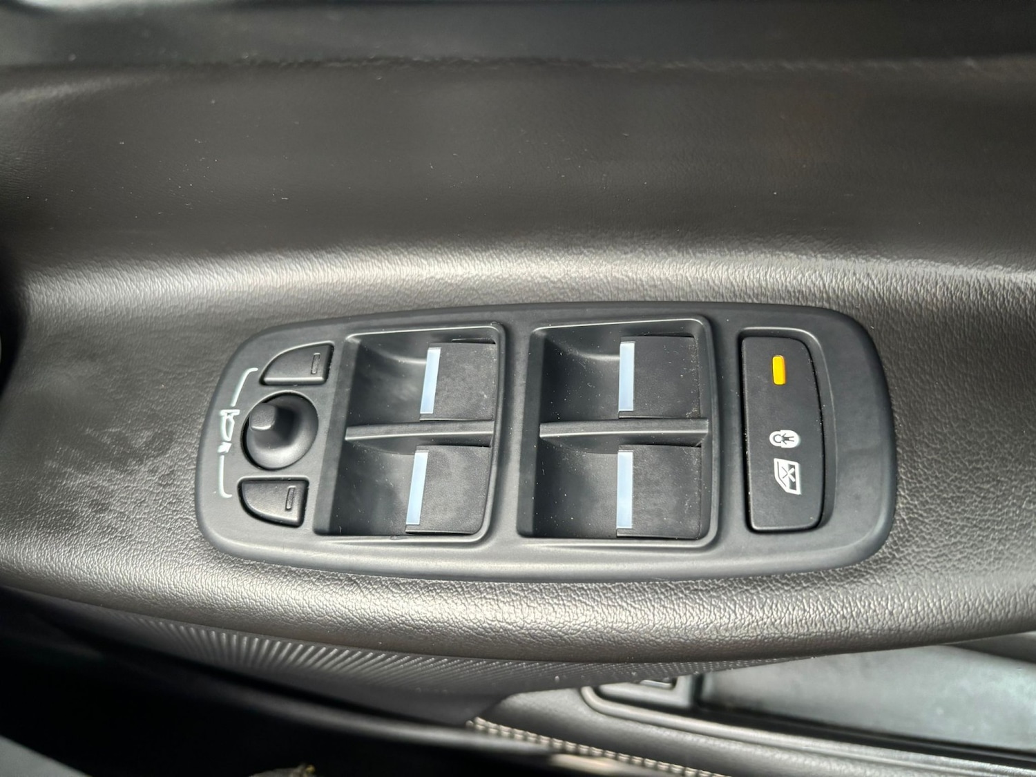 Used Jaguar XE 2016 for sale - 76670767: Photo 6