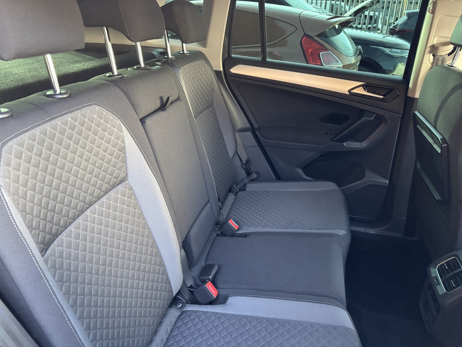 Used Volkswagen Tiguan 2017 for sale - 77400001: Photo 8