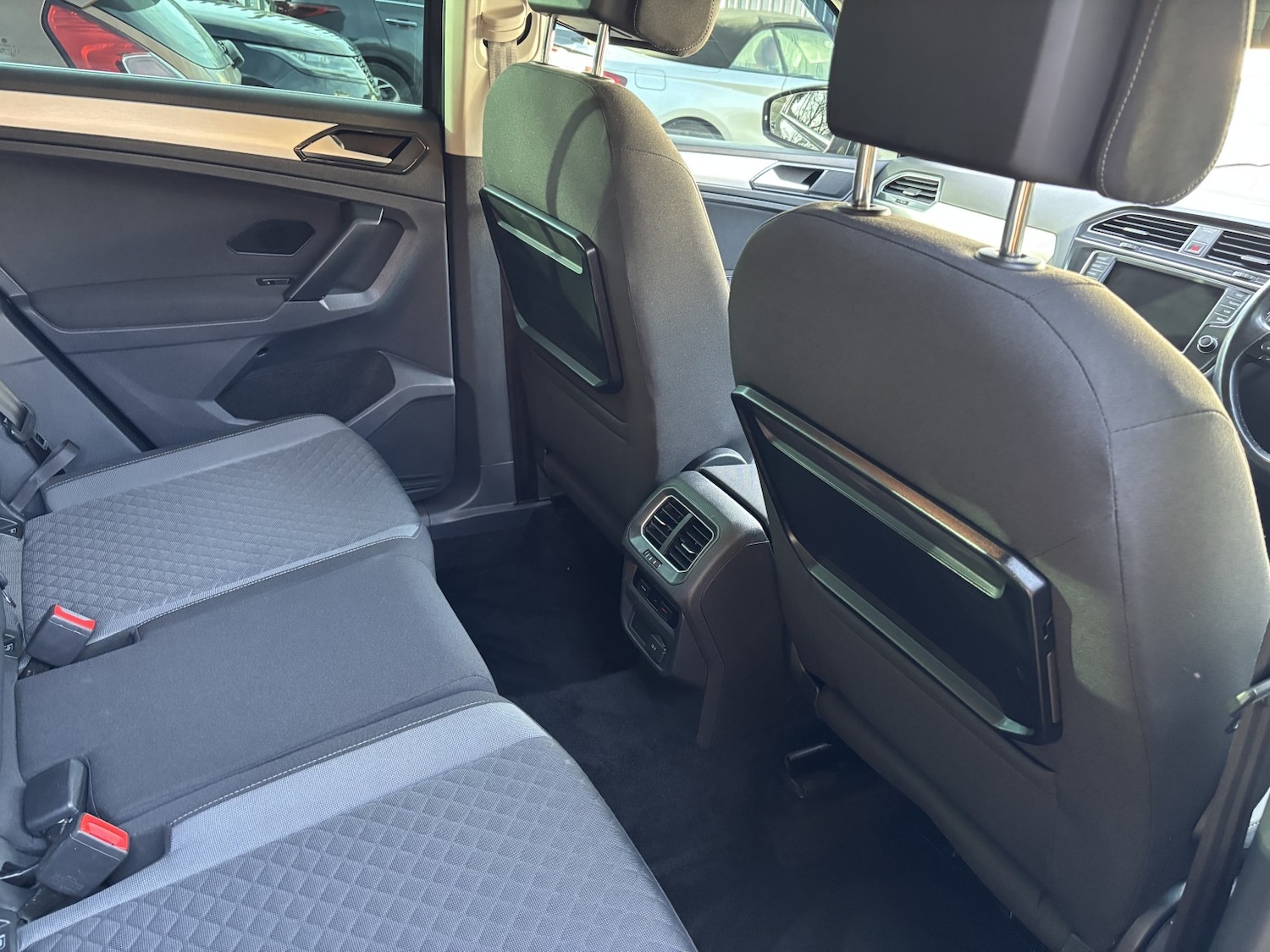 Used Volkswagen Tiguan 2017 for sale - 77400001: Photo 9