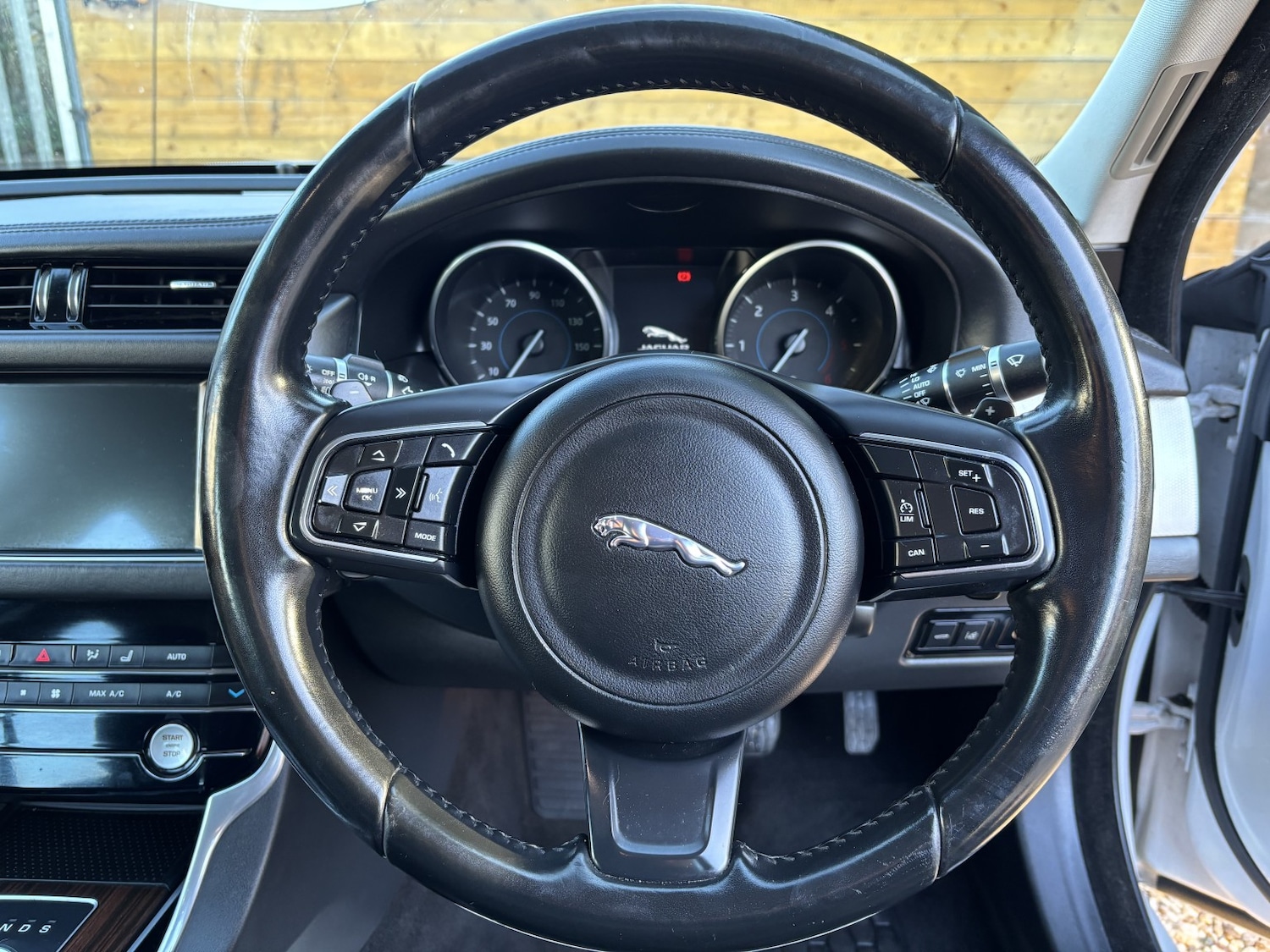 Used Jaguar XF 2017 for sale - 76637471: Photo 6