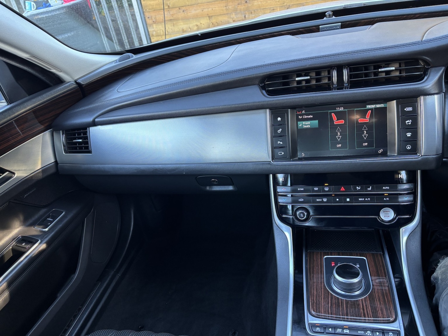 Used Jaguar XF 2017 for sale - 76637471: Photo 7