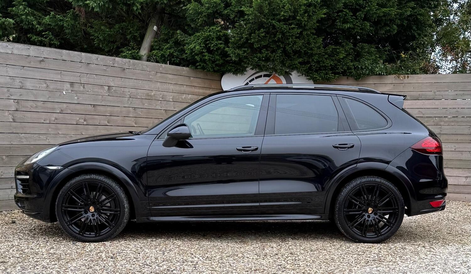 Used Porsche Cayenne 2010 for sale - 77494885: Photo 2