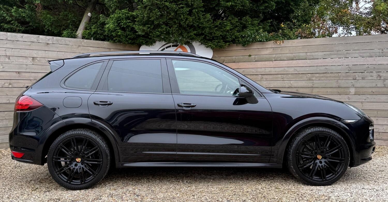 Used Porsche Cayenne 2010 for sale - 77494885: Photo 3