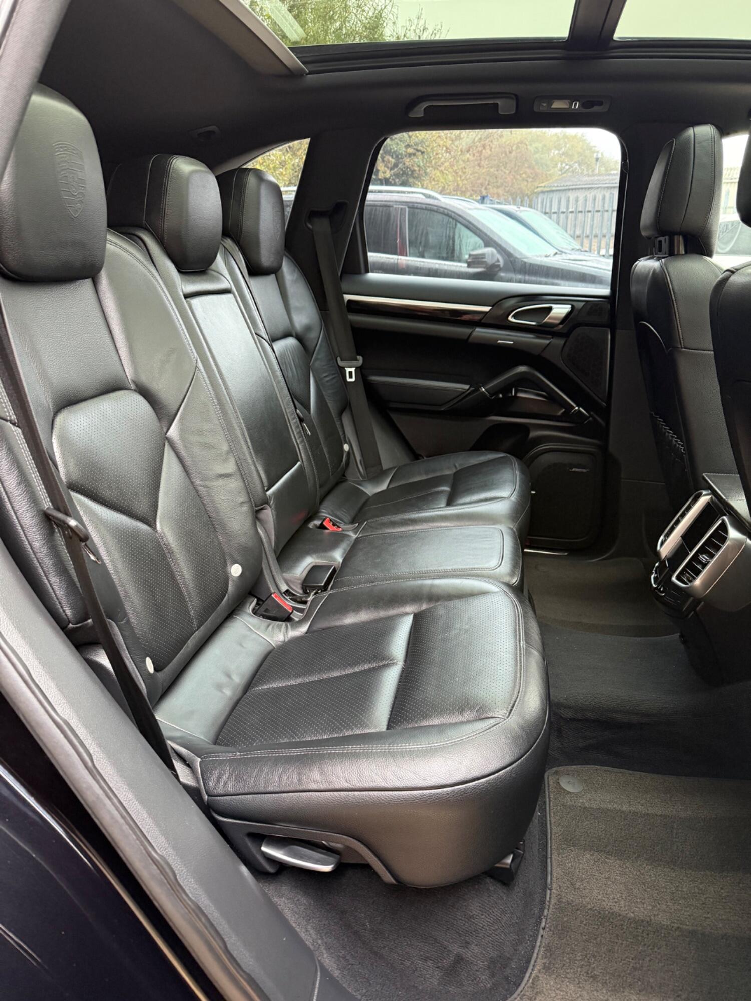 Used Porsche Cayenne 2010 for sale - 77494885: Photo 6