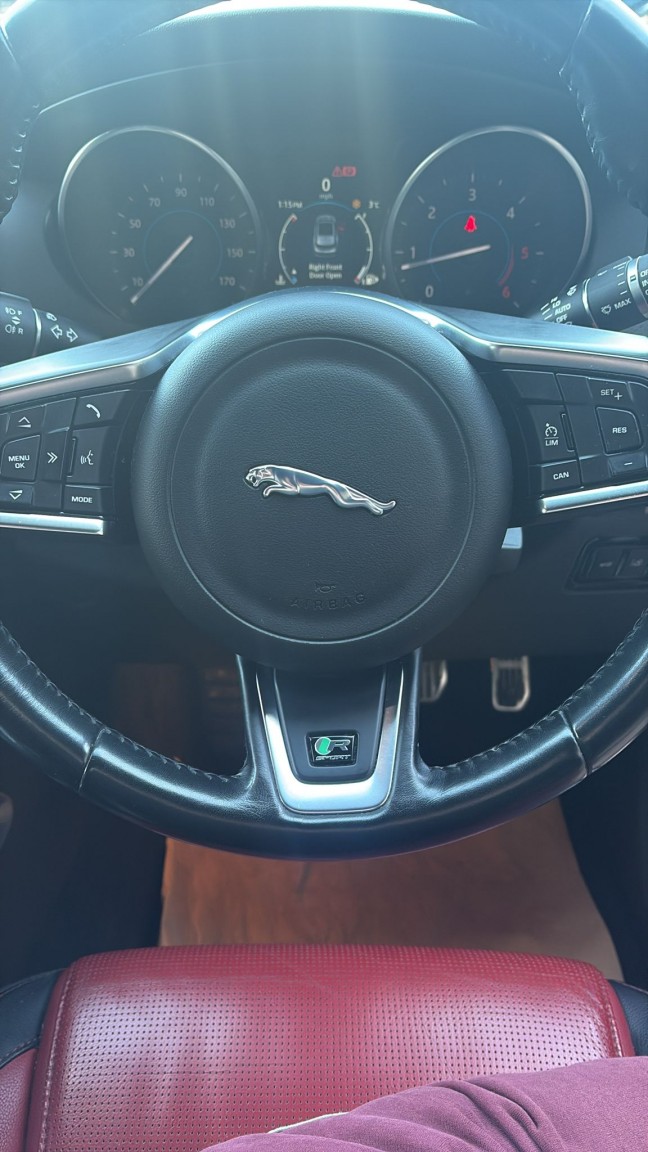 Used Jaguar F-Pace 2017 for sale - 76670809: Photo 6