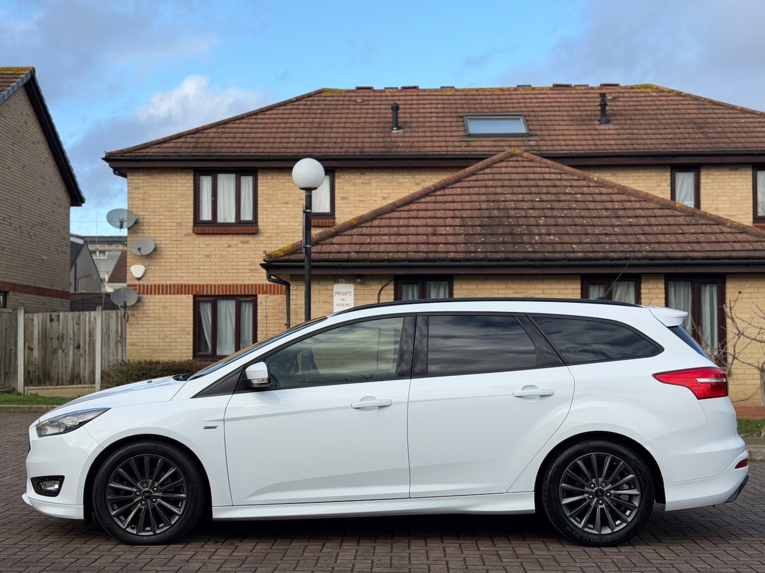 Used Ford Focus 2017 for sale - 77398854: Photo 4