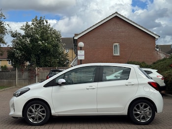 Used Toyota Yaris 2015 for sale - 75946220: Photo