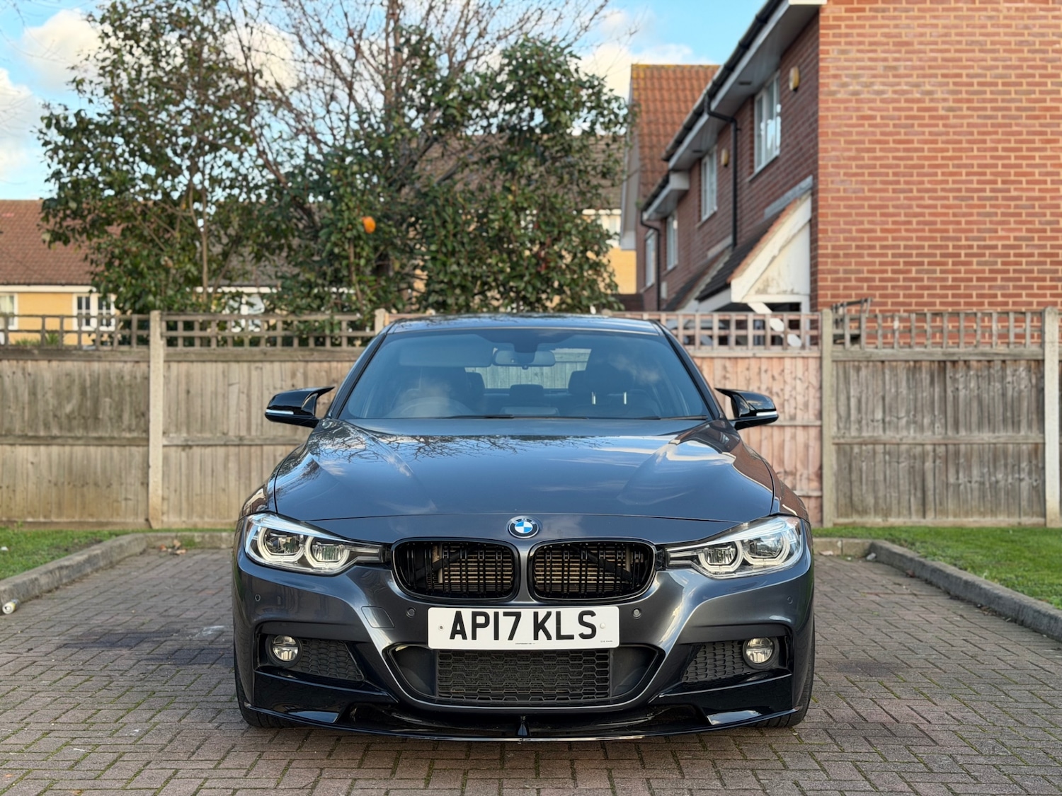 Used BMW 3 Series 2017 for sale - 77009877: Photo 2