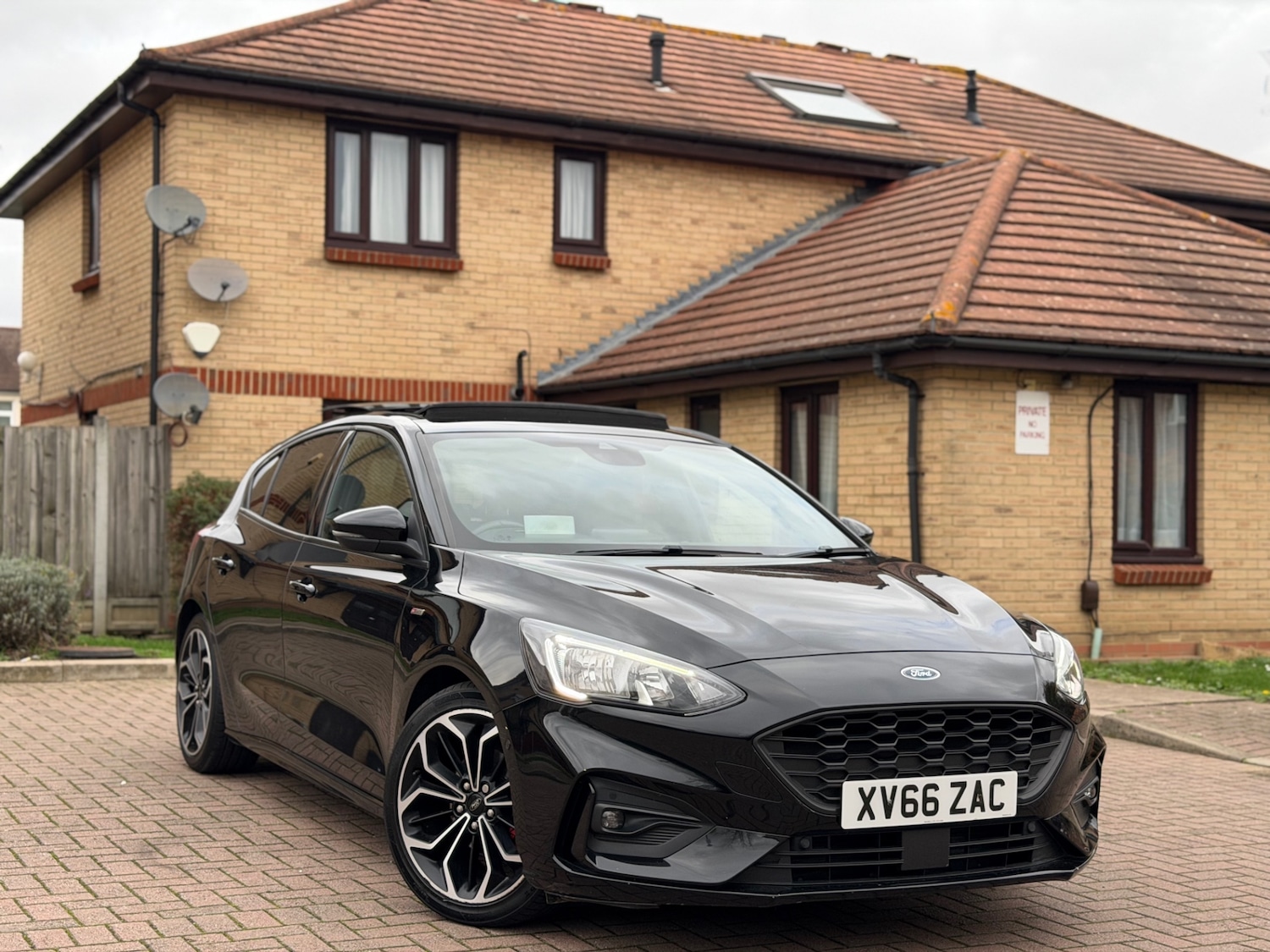 Used Ford Focus 2018 for sale - 76468049: Photo 1