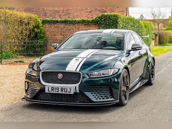 Used Jaguar XE 2019 for sale - 78182623: Photo