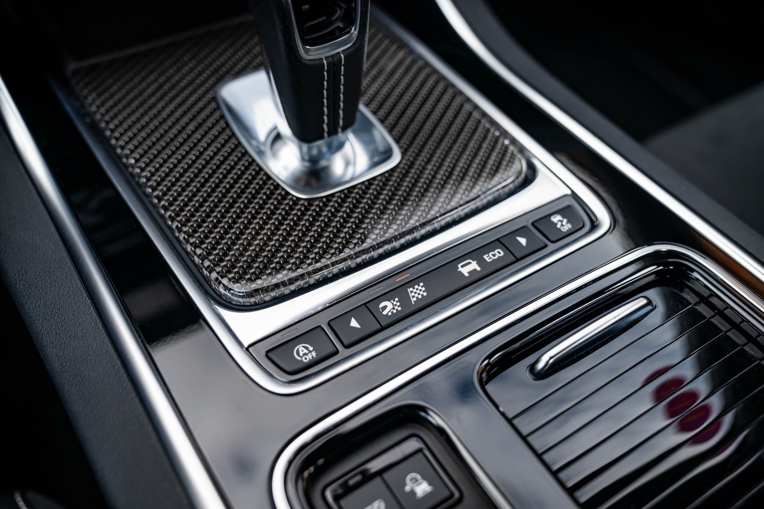 Used Jaguar XE 2019 for sale - 78182623: Photo 68