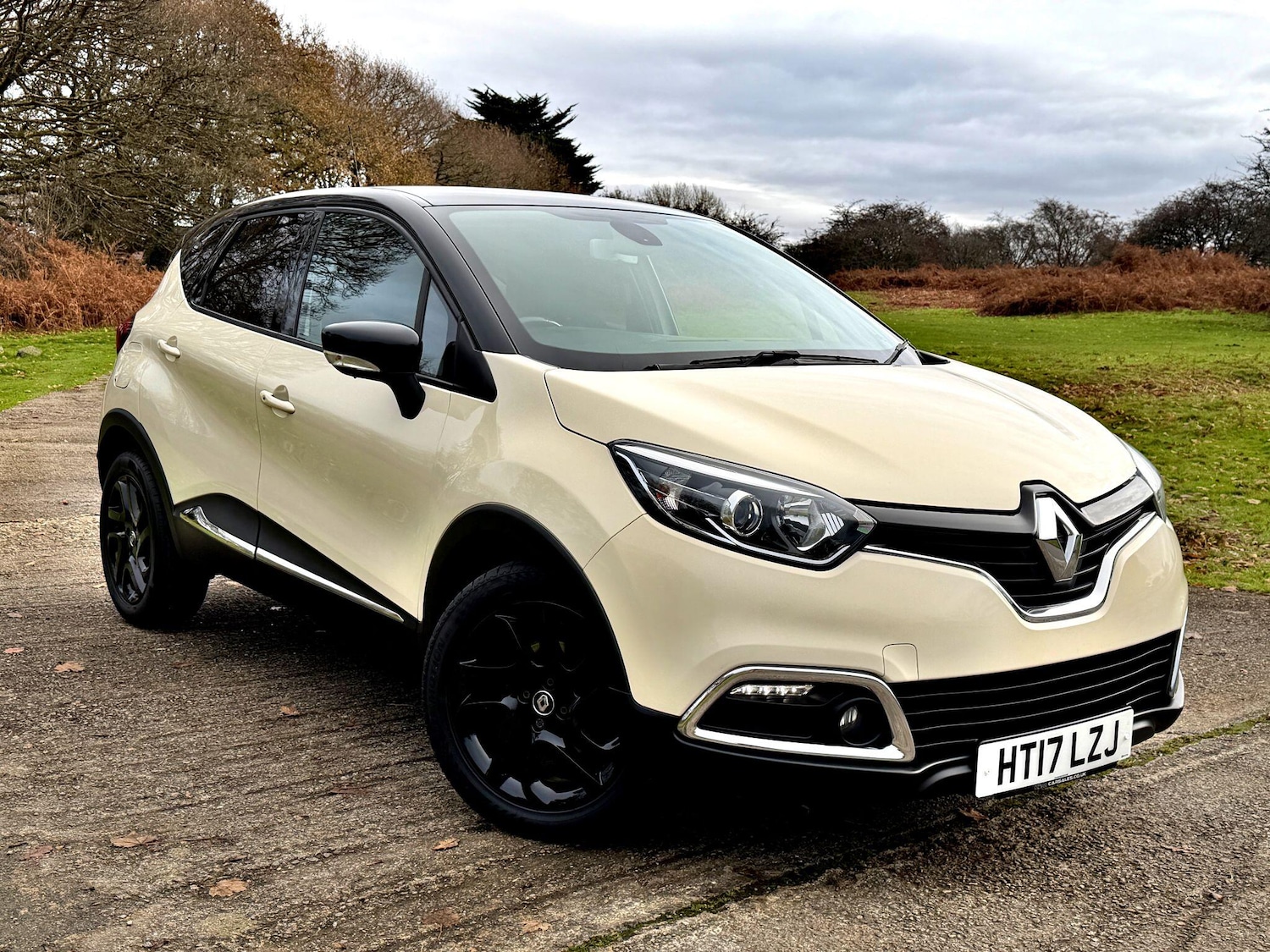 Used Renault Captur 2017 for sale - 76832834: Photo 1