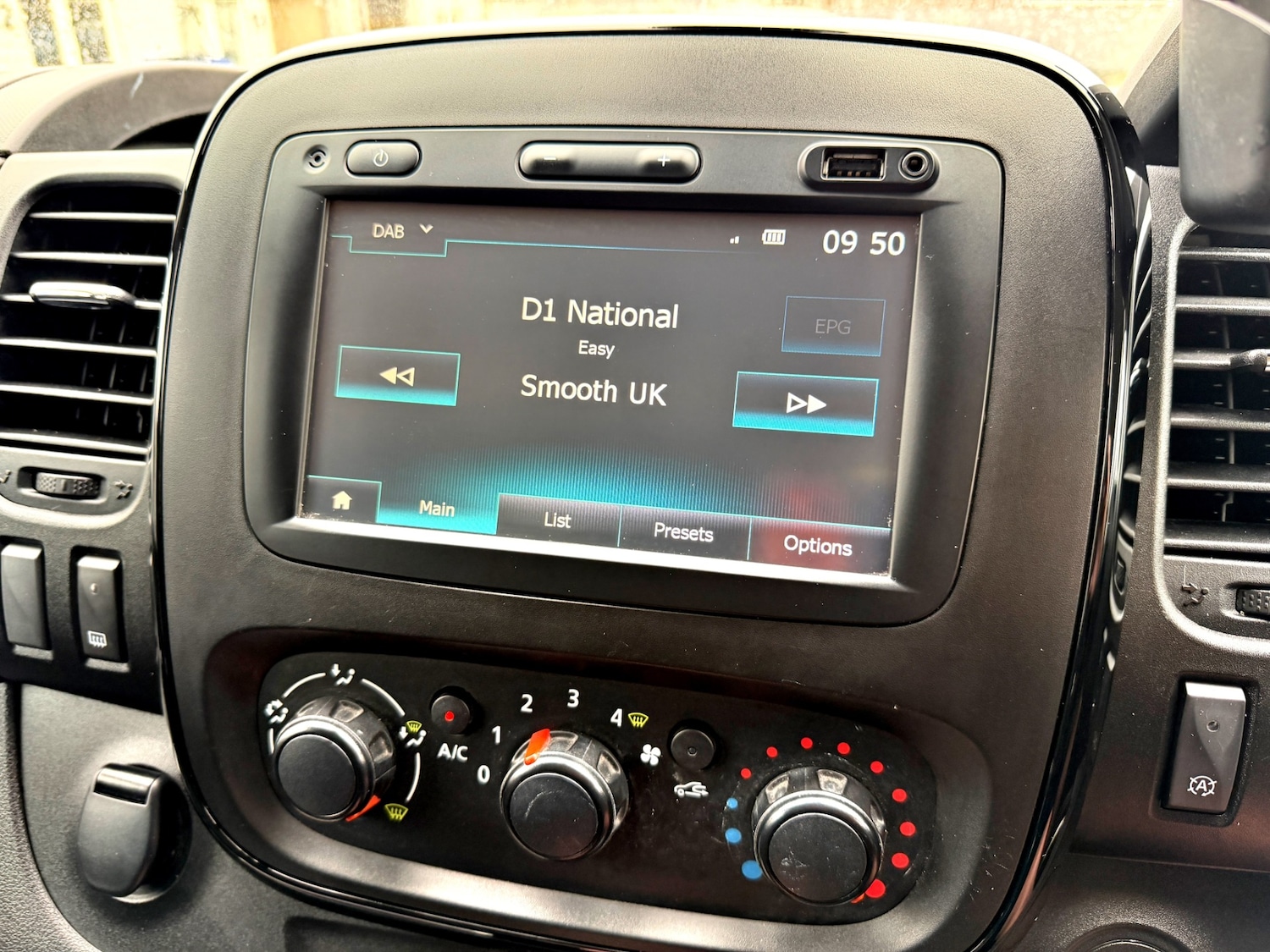 Used Vauxhall Vivaro 2017 for sale - 77675612: Photo 17