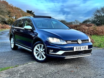 Used Volkswagen Golf 2016 for sale - 76979600: Photo