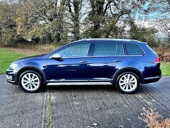 Used Volkswagen Golf 2016 for sale - 76979600: Photo