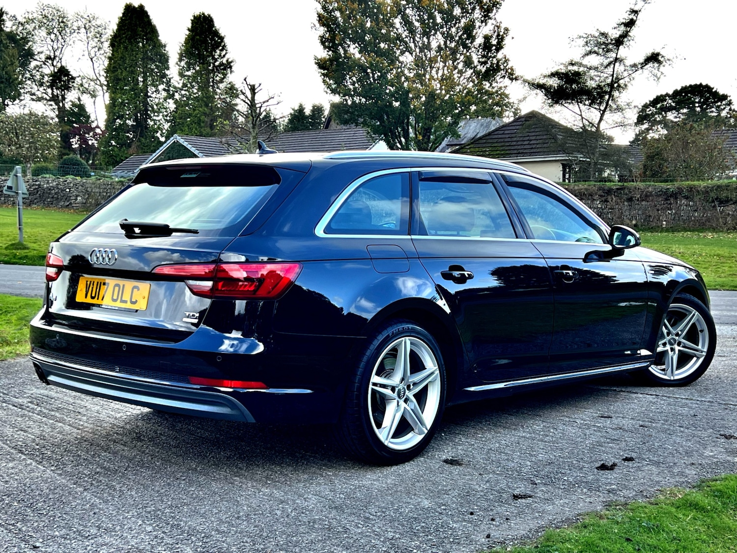 Used Audi A4 2017 for sale - 76919032: Photo 3