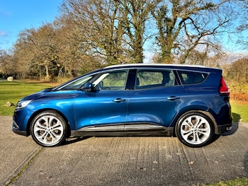 Used Renault Grand Scenic 2018 for sale - 77062321: Photo