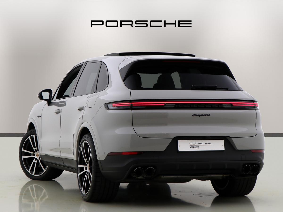 Used Porsche Cayenne 2025 for sale - 76679962: Photo 2