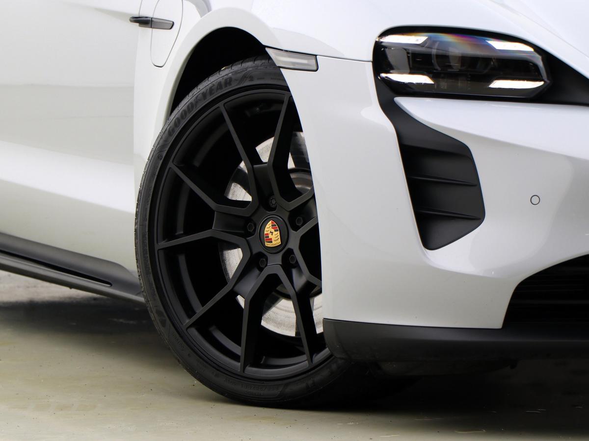 Used Porsche Taycan 2023 for sale - 77533295: Photo 9