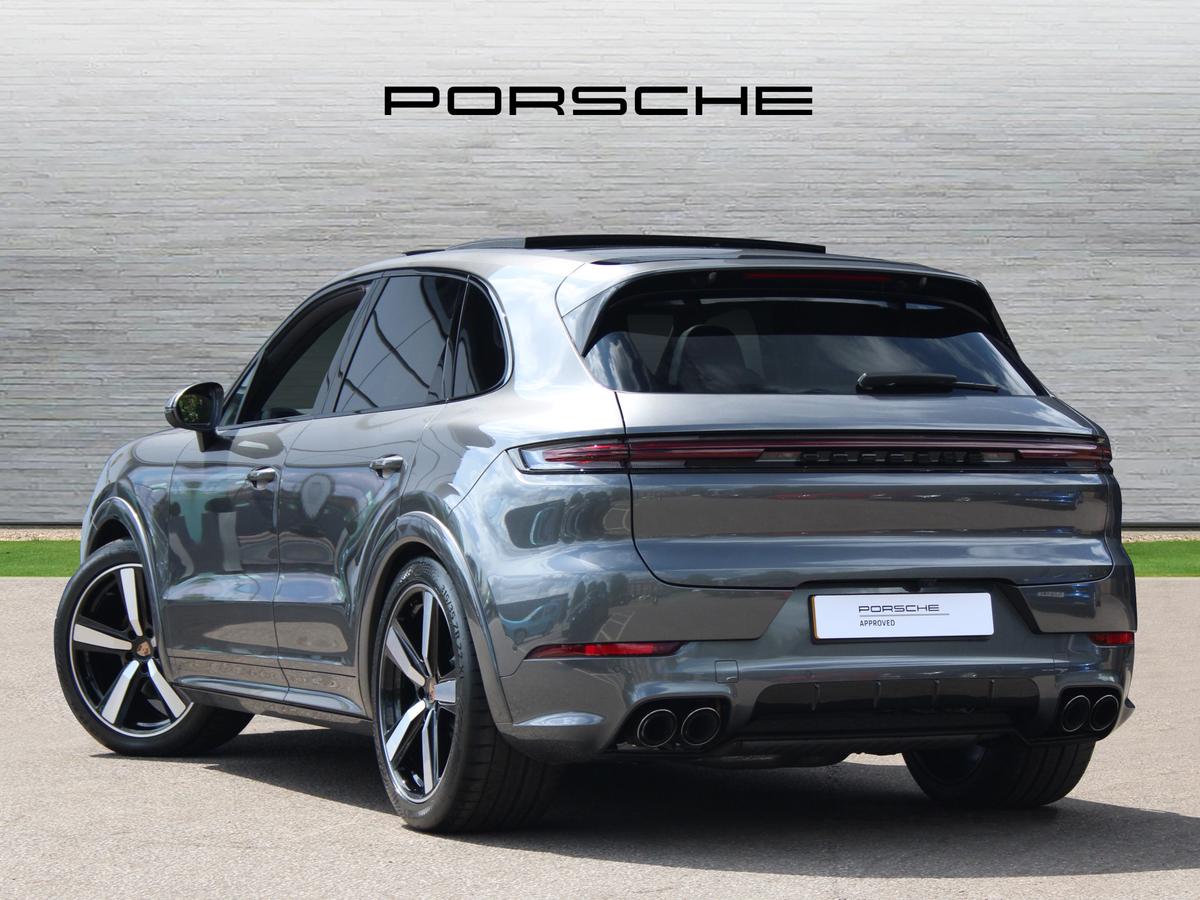 Used Porsche Cayenne 2025 for sale - 76678857: Photo 2