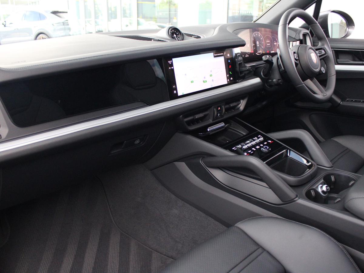 Used Porsche Cayenne 2025 for sale - 76678857: Photo 3