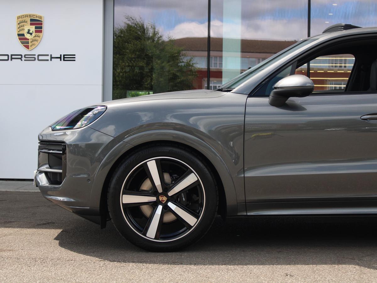 Used Porsche Cayenne 2025 for sale - 76678857: Photo 4