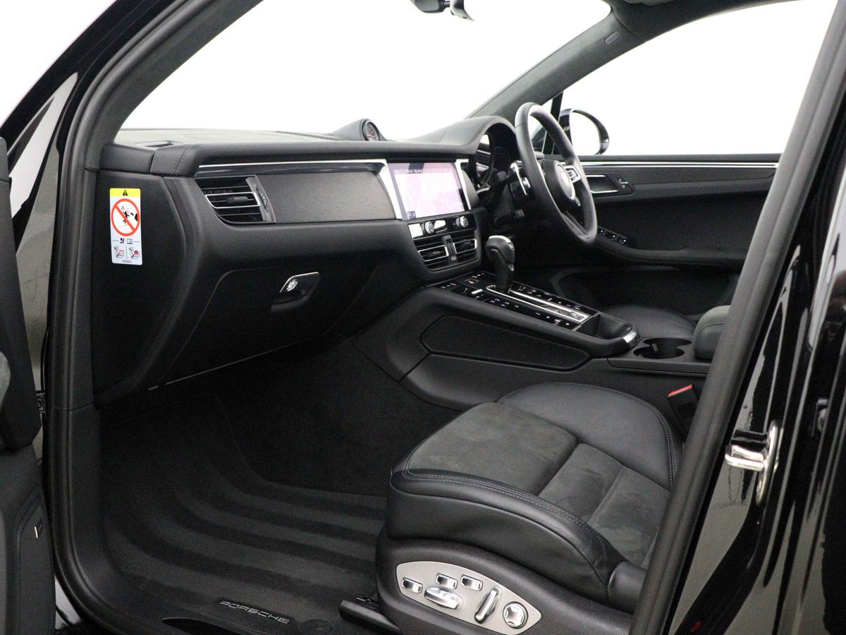 Used Porsche Macan 2023 for sale - 76618844: Photo 3