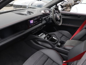 Used Porsche Cayenne 2025 for sale - 77420979: Photo