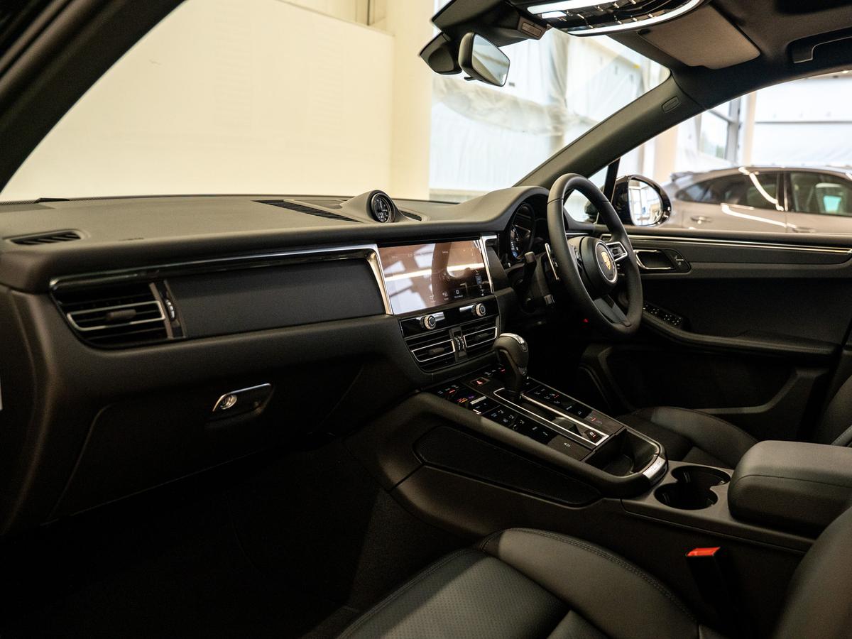 Used Porsche Macan 2025 for sale - 77533237: Photo 3