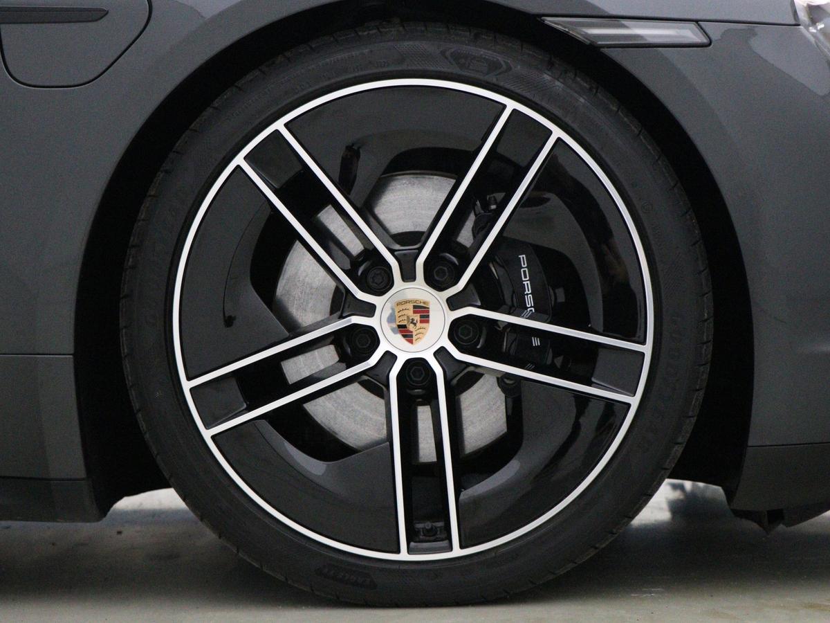 Used Porsche Taycan 2025 for sale - 78139723: Photo 4