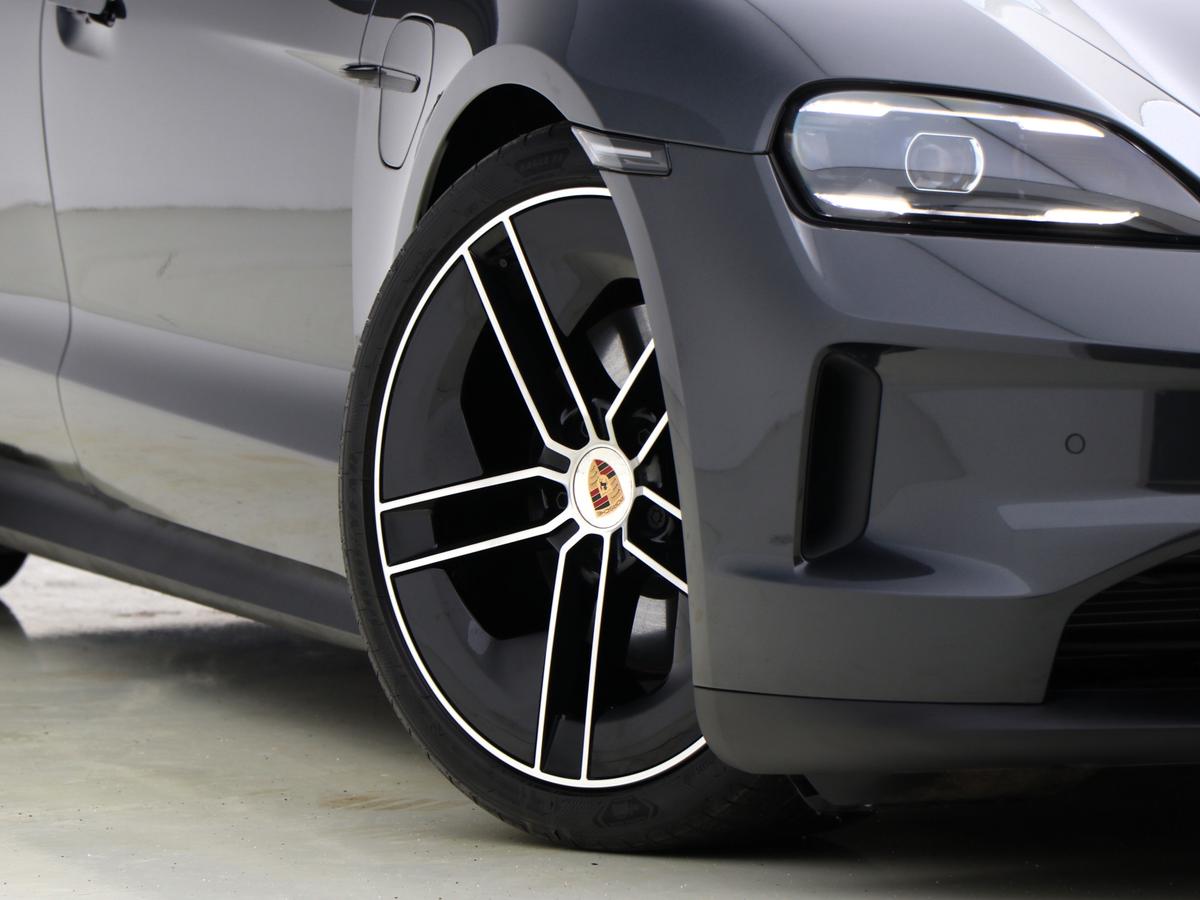 Used Porsche Taycan 2025 for sale - 77533313: Photo 9