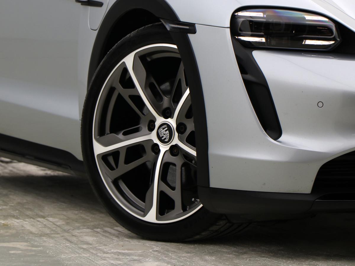 Used Porsche Taycan 2023 for sale - 77532878: Photo 9