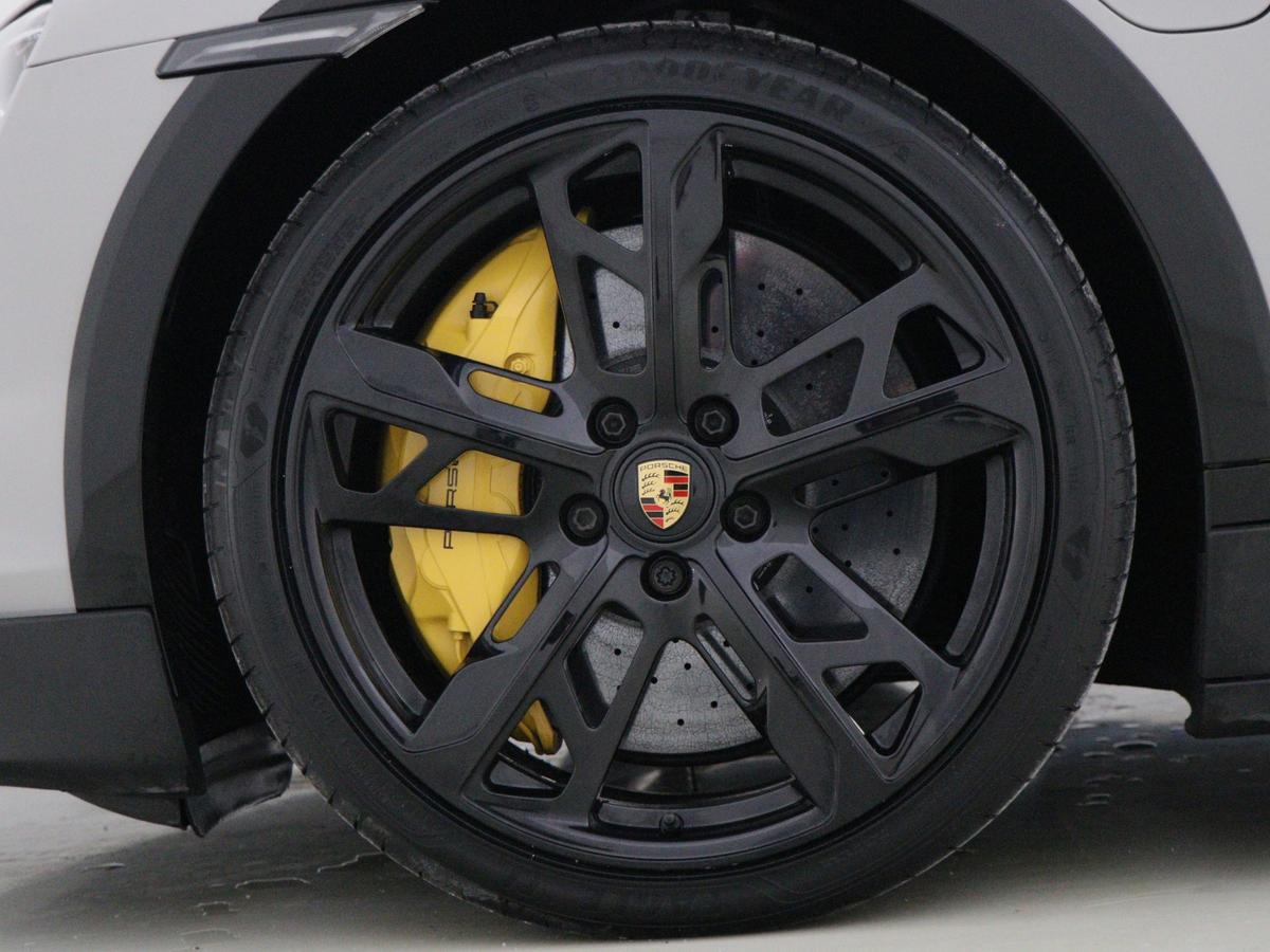 Used Porsche Taycan 2022 for sale - 77532877: Photo 4