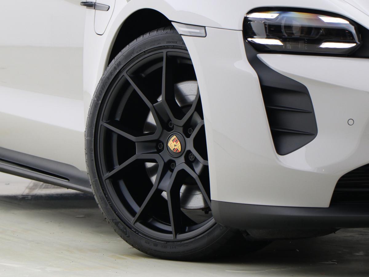 Used Porsche Taycan 2023 for sale - 77533296: Photo 9