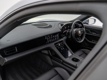 Used Porsche Taycan 2021 for sale - 76681343: Photo