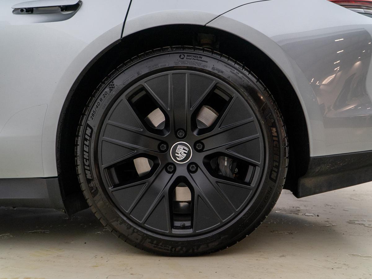 Used Porsche Taycan 2021 for sale - 76681343: Photo 4