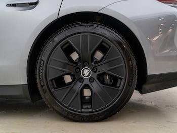 Used Porsche Taycan 2021 for sale - 76681343: Photo