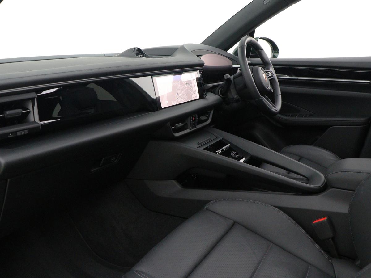 Used Porsche Macan 2025 for sale - 77420980: Photo 3