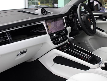 Used Porsche Macan 2025 for sale - 77388689: Photo