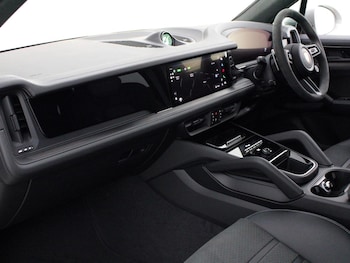 Used Porsche Cayenne 2025 for sale - 77160049: Photo