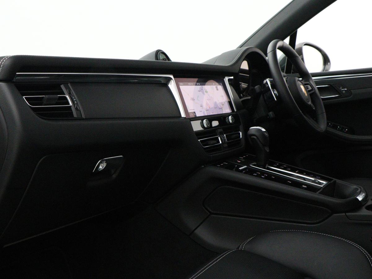 Used Porsche Macan 2025 for sale - 78161872: Photo 3